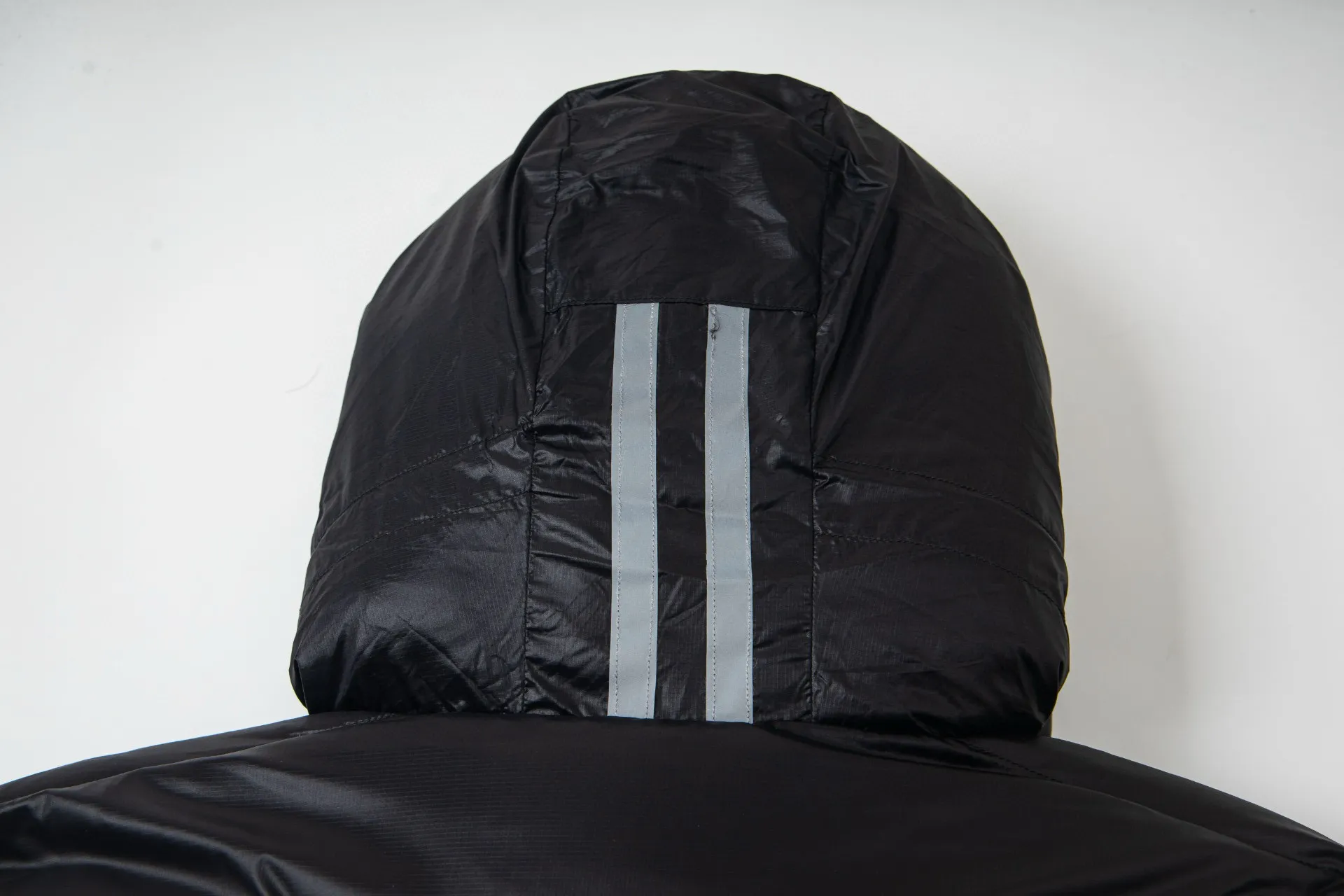 P780 Canada Goose New Puff Couple Style Hooded Down Jacket 1️⃣The fabric is made of recycled Feather-Light tear-resistant fabric, which is ultra-light and has no weight-bearing feeling on the upper body. The unique black label highlights the temperament. The interior is filled with white duck down, making the upper body very light and comfortable! 2️⃣It is very youthful and energetic, and can be easily worn by both men and women. It is very in line with the fashion aesthetic concepts of today's young people! 3️⃣ A full set of customized accessories, complete with three standards, same style for men and women, a must-have for couples. Size: S-XXL